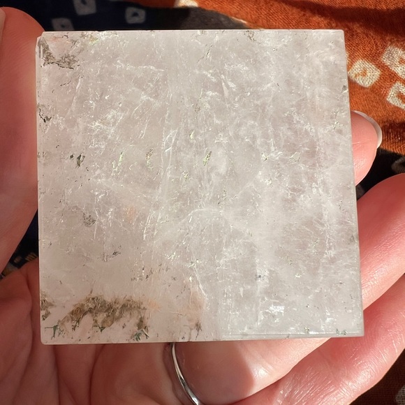 WHITE QUARTZ CRYSTAL PYRAMID - Picture 8 of 13